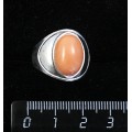 Кольцо из коралла оранжевого (иск.), литое широкое, цвет родиум, сеттинг овал 14х10мм р-р 17.5