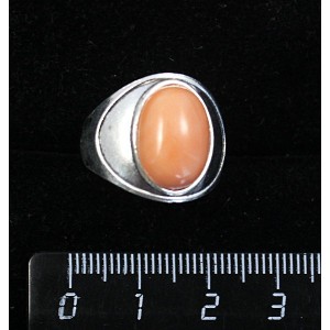 Кольцо из коралла оранжевого (иск.), литое широкое, цвет родиум, сеттинг овал 14х10мм р-р 17.5