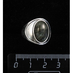 Кольцо из лабрадорита светлого, литое широкое, цвет родиум, сеттинг овал 14х10мм р-р 17.5