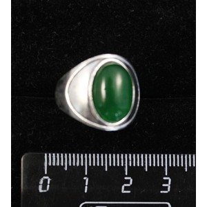 Кольцо из кварца тонированного, цвет хризопраз, литое широкое, цвет родиум, сеттинг овал 14х10мм р-р 17.5