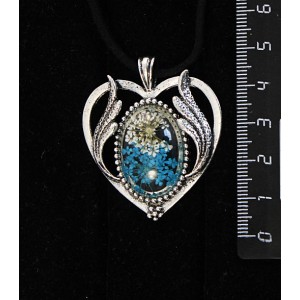 Кулон из с кабошоном из пластика "два цветка", цвет морская волна, овал 25х18мм, оправа "сердце с крыльями"