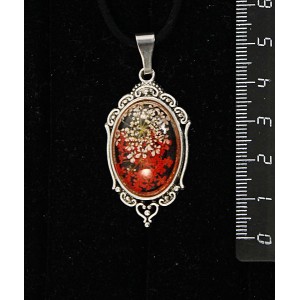 Кулон c кабошоном из пластика "два цветка", цвет красный, овал 25х18мм, оправа "медальон"