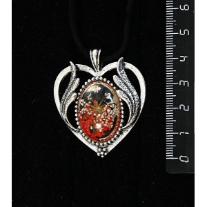 Кулон c кабошоном из пластика "два цветка", цвет красный, овал 25х18мм, оправа "сердце с крыльями"