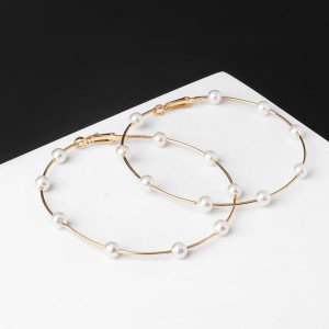 Серьги-кольца "Бусинки", шар 6, цвет белый, цвет золотистый, d=7 см