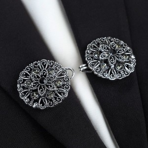 Зажим для кардигана "Цветы", цвет чёрно-серый, цвет серебристый