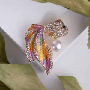 Брошь "Рыбка", цветная, цвет золотистый (стразы, эмаль, бижутерный сплав)