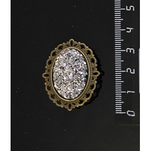 Брошь с кабошоном из пластика "щетка кристаллов", цвет серебриcтый, овал 25х18мм, оправа с узором цвет бронза