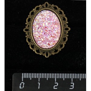 Брошь с кабошоном из пластика "щетка кристаллов", цвет сиреневый, овал 25х18мм, оправа с узором цвет бронза