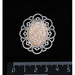 Брошь с кабошоном из пластика "щетка кристаллов", цвет персиковый, овал 25х18мм, "ромашка"