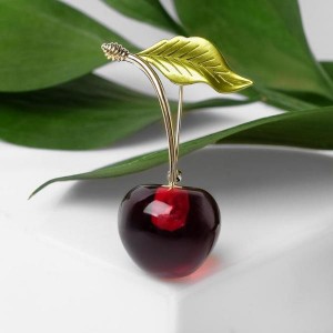 Брошь "Вишенка" с листочком, цвет бордово-зелёный, цвет золотистый Брошь "Вишенка" с листочком, цвет бордово-зелёный, цвет золотистый