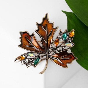 Брошь "Лист кленовый" стеклянный, цвет зелёный в кофейном золоте