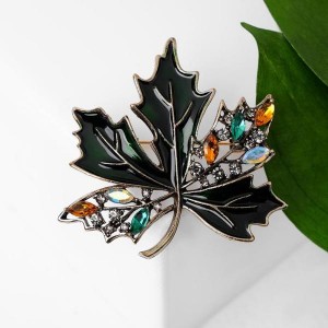 Брошь "Лист кленовый" стеклянный, цвет золотистый в кофейном золоте