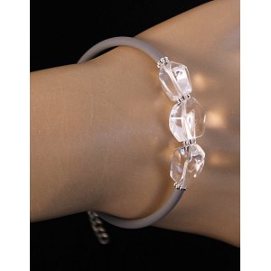 Браслет из горного хрусталя (крупная огранка) на струнке, 3 камня