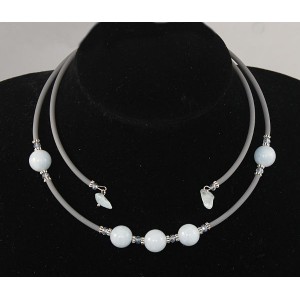 Колье из аквамарина (галтовка) и кварца тонированного (шарик) на струнке