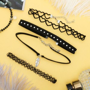 Ожерелье на струнке "Ассорти" романтика, (набор 4 шт), цвет чёрно-серебряный (Искусственная замша, пластик, текстиль, бижутерный сплав)