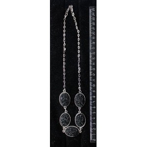 Колье с кабошоном из пластик "щетка кристаллов", цвет чёрный, "5 овалов", 25х18мм