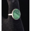 Кольцо с уваровитом овал 15х11мм р-р 17-18