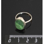 Кольцо с уваровитом овал 15х11мм р-р 17-18