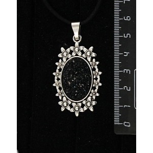 Кулон с кабошоном из пластика "щетка кристаллов", цвет черный, овал 25х18мм, оправа "клумба"