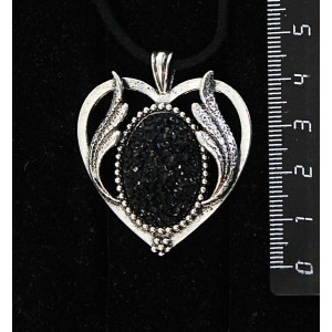 Кулон с кабошоном из пластика "щетка кристаллов", цвет черный, овал 25х18мм, оправа "сердце с крыльями"