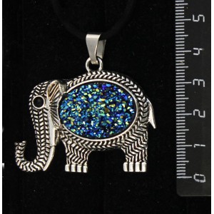 Кулон с кабошоном из пластика "щетка кристаллов", цвет темно-синий, овал 25х18мм, "слон"