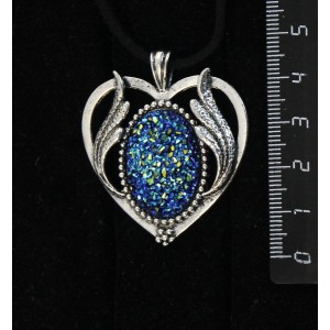 Кулон с кабошоном из пластика "щетка кристаллов", цвет темно-синий, овал 25х18мм, оправа "сердце с крыльями"