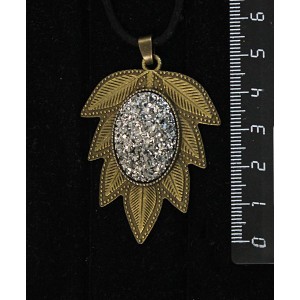 Кулон с кабошоном из пластика "щетка кристаллов", цвет серебриcтый, овал 25х18мм, "лист"