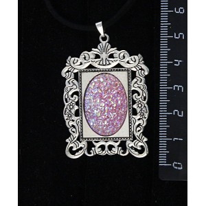 Кулон с кабошоном из пластика "щетка кристаллов", цвет сиреневый,"портрет", овал 25х18мм