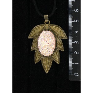 Кулон с кабошоном из пластика "щетка кристаллов", цвет персиковый, овал 25х18мм, "лист"