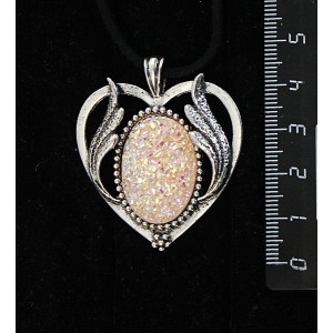 Кулон с кабошоном из пластика "щетка кристаллов", цвет персиковый, овал 25х18мм, оправа "сердце с крыльями"