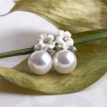 Серьги с жемчугом "Цветочек", цвет белый, цвет серебристый (пластик, перламутр, бижутерный сплав)