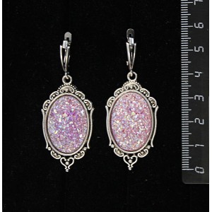 Серьги с кабошоном из пластика "щетка кристаллов", цвет сиреневый, овал 25х18мм, оправа "медальон", швензы посеребрение