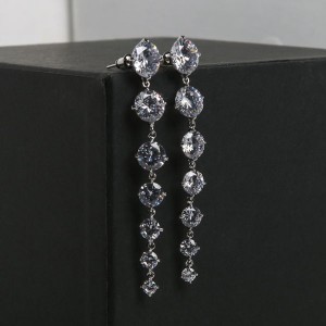 Серьги висячие со стразами "Змейка" L= 6,5, цвет белый, цвет серебристый Серьги висячие со стразами "Змейка" L= 6,5, цвет белый, цвет серебристый