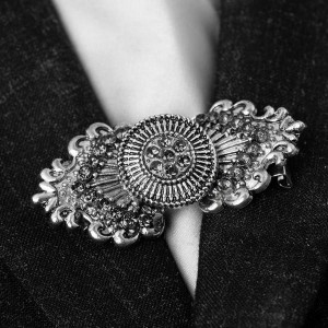 Зажим для кардигана "Лепнина", цвет чёрно-серый, цвет серебристый