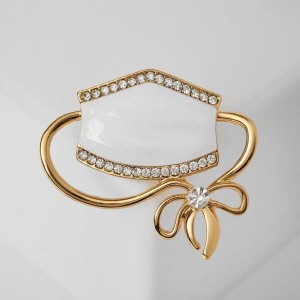 Брошь "Маска" медицинская, цвет белый, цвет золотистый