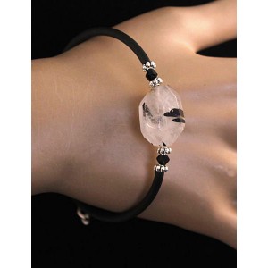 Браслет из кварца-волосатика на струнке, крупная огранка