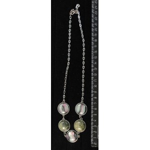 Колье из гелиотиса (иск.) и змеевика, на цепочке, 5 камней, круг 20мм