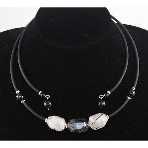 Колье из кварца-волосатика на струнке, крупная огранка 20х15мм, 3 камня