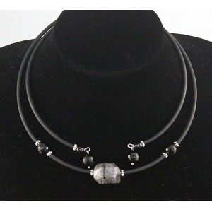 Колье из кварца-волосатика на струнке, крупная огранка + шарик 10мм огранка агат черный