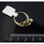 Кольцо с жемчугом белым и нефритом "3 жемчужины 2 листа сердечко"