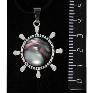 Кулон из гелиотиса (иск.), "штурвал", круг 20мм