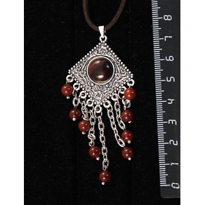 Кулон из бычьего глаза,"роза",шарик яшма красная 6мм,  круг 12 мм