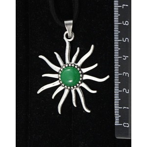 Кулон из кварца тонированного, цвет хризопраз, "солнышко", круг 12мм