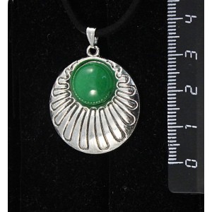 Кулон из кварца тонированного, цвет хризопраз, круг 12мм, "ракушка"