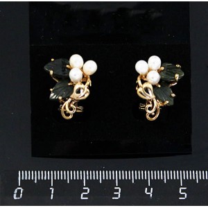 Серьги из жемчуга белого и нефрита "3 жемчужины 2 листа сердечко"