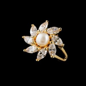 Кольцо с жемчугом белым "стразы" Кольцо с жемчугом белым "стразы"