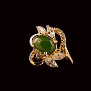 Кольцо с нефритом "4 страза + цирконы"