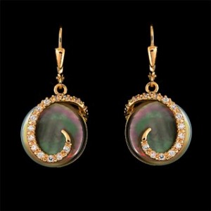 Серьги из перламутра (черный) "завиток" Серьги из перламутра (черный) "завиток"