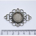 Рамка-коннектор для кабошона, цвет ант. серебро, р-р 53х36х3мм, сеттинг круг 18мм