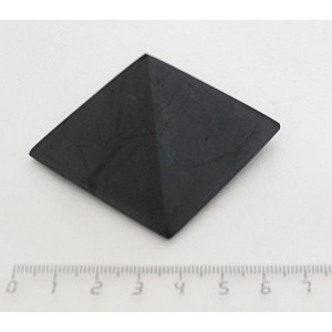 Пирамида шунгит полированная, размер основания 48-55мм